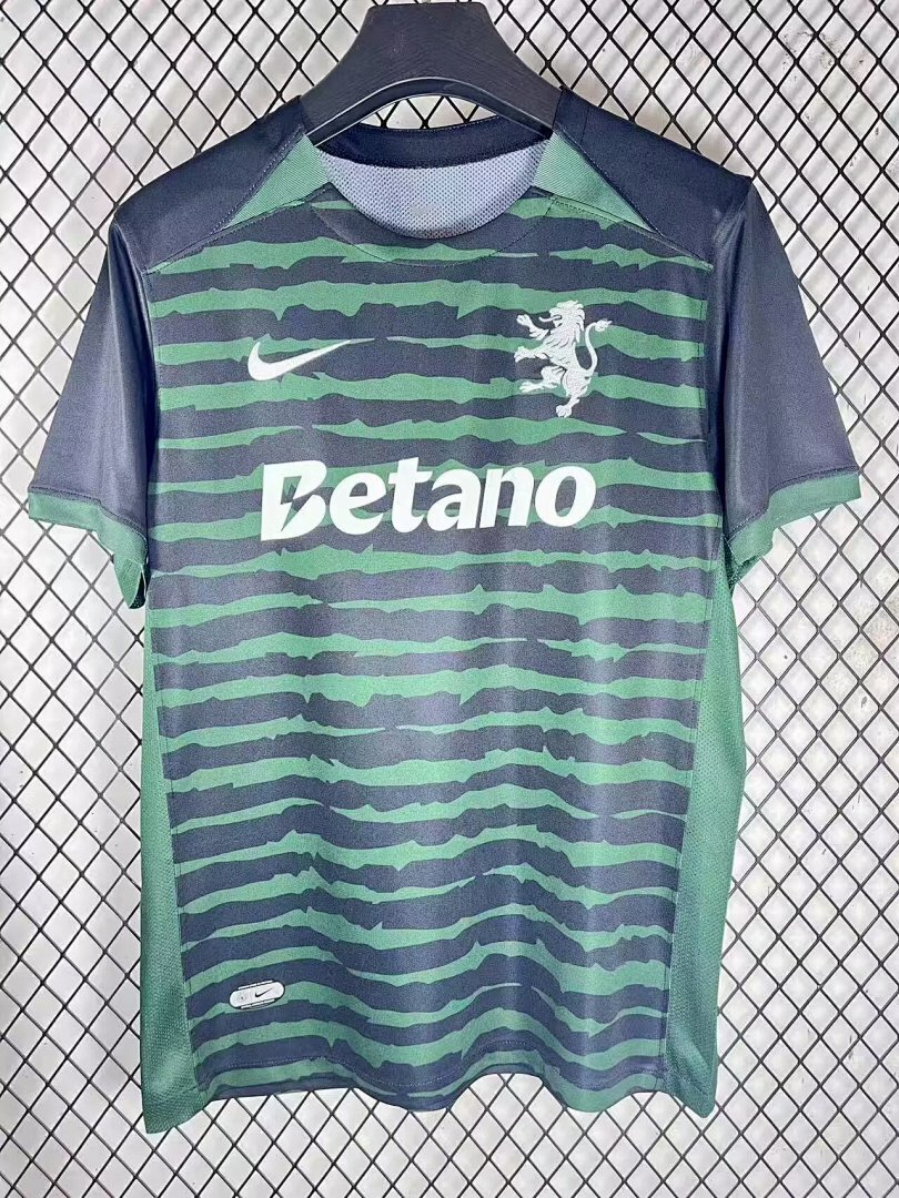 6201-1 25/26 Sporting CP Christmas Jersey - Image 1